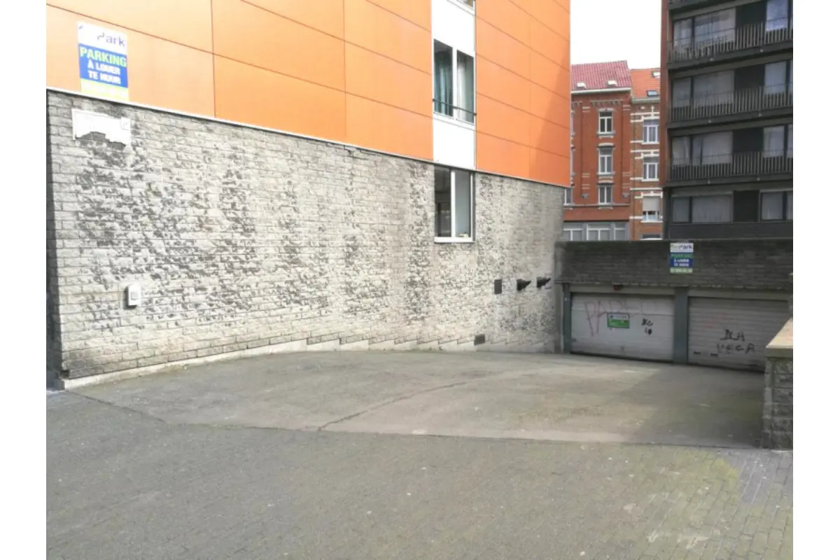 Parking & garage te  huur in Schaarbeek 1030 5.00€  slaapkamers m² - Zoekertje 793177