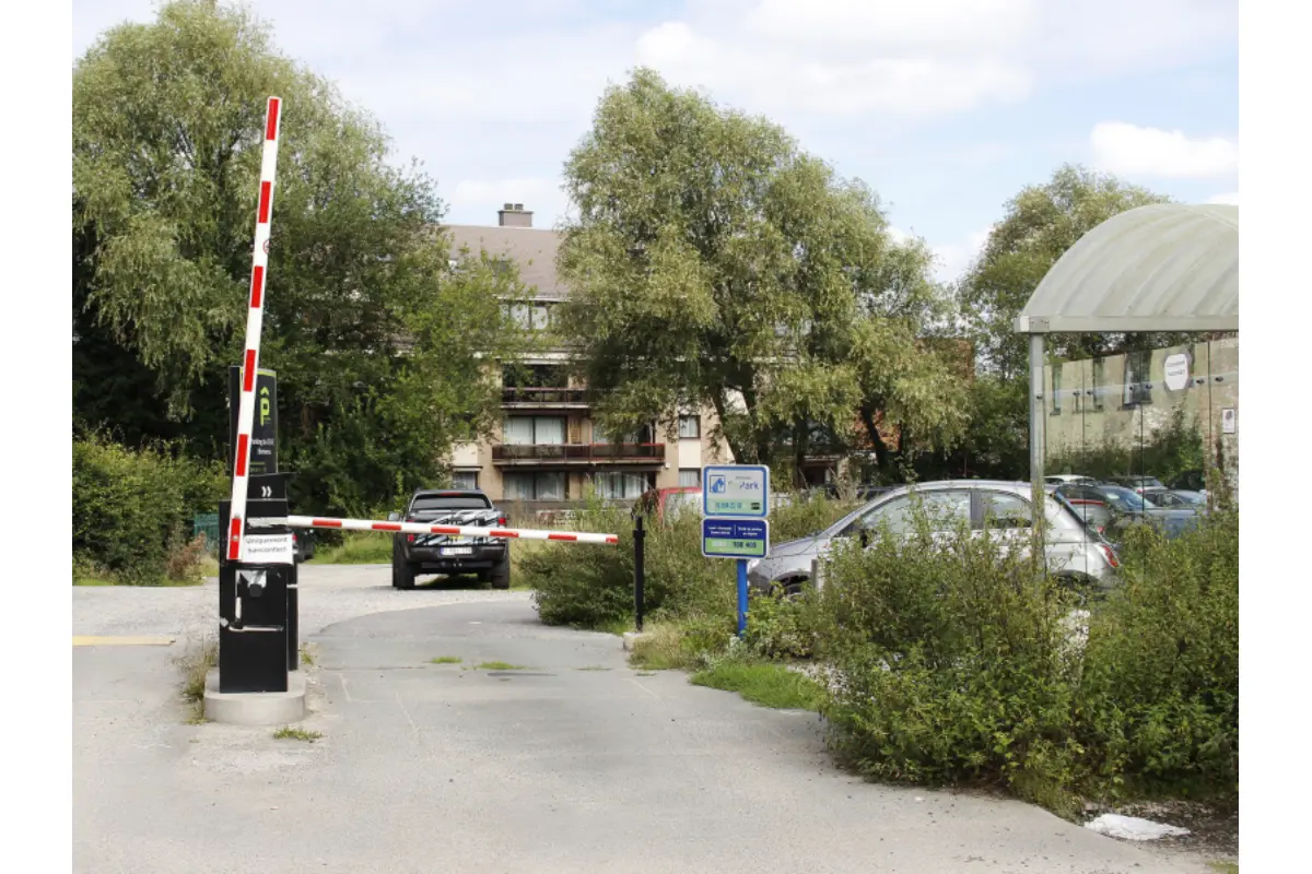 Parking & garage te  huur in Monstreux 1400 77.00€  slaapkamers m² - Zoekertje 793301