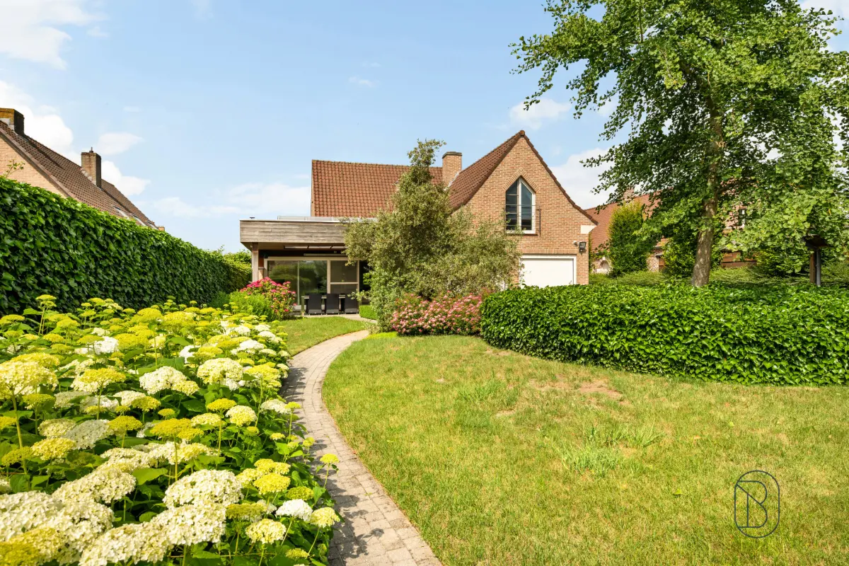 Villa te  koop in Wielsbeke 8710 698000.00€ 3 slaapkamers 332.00m² - Zoekertje 794278