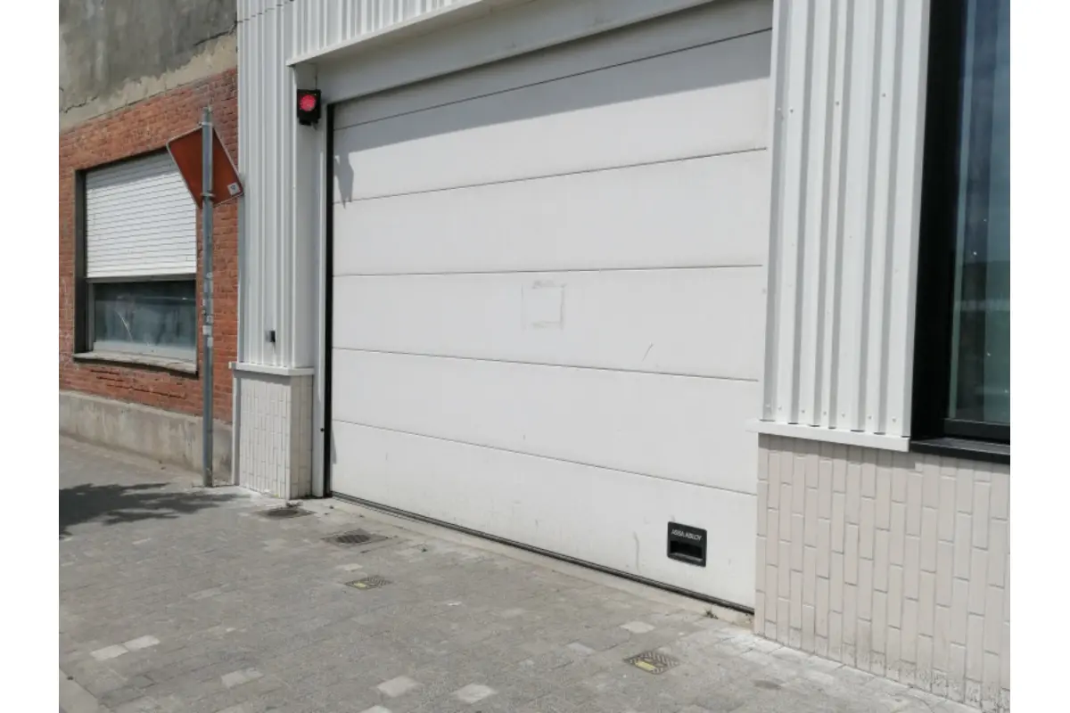 Parking & garage te  huur in Sint-Jans-Molenbeek 1080 90.00€  slaapkamers m² - Zoekertje 793291