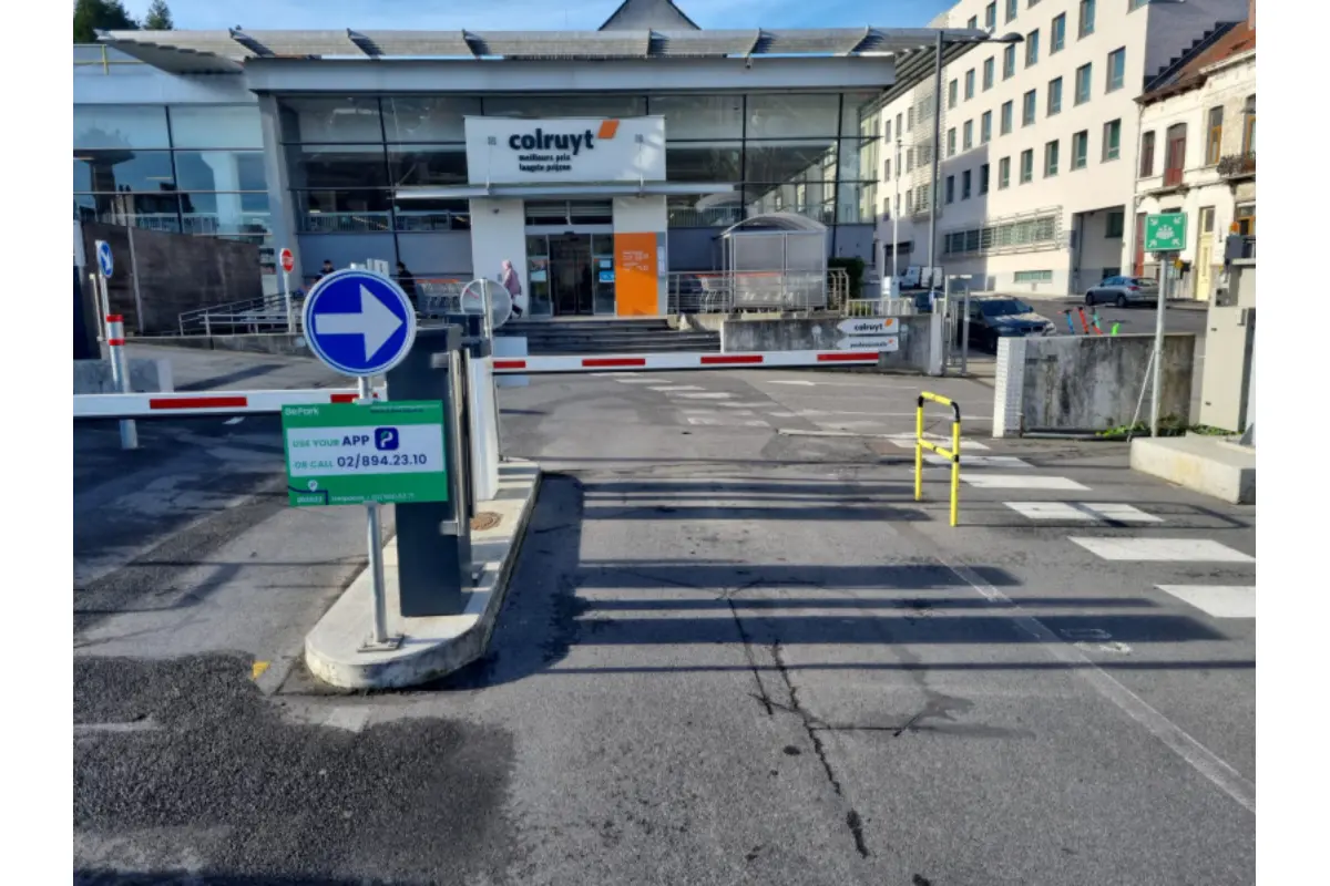 Parking & garage te  huur in Schaarbeek 1030 6.00€  slaapkamers m² - Zoekertje 793439