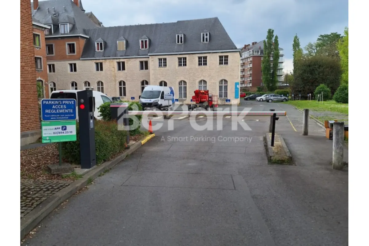 Parking & garage te  huur in Namen 5000 6.00€  slaapkamers m² - Zoekertje 793285