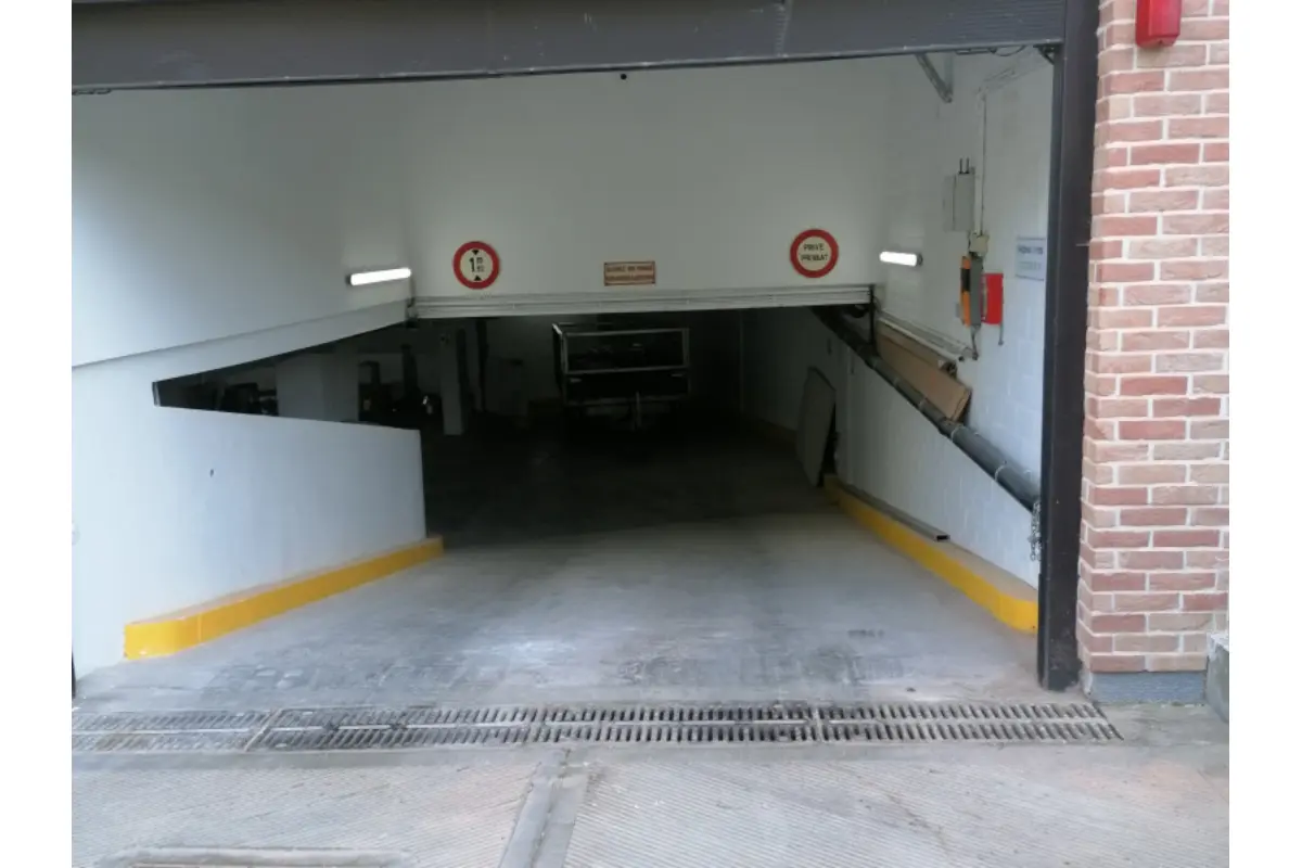 Parking & garage te  huur in Schaarbeek 1030 6.00€  slaapkamers m² - Zoekertje 793176