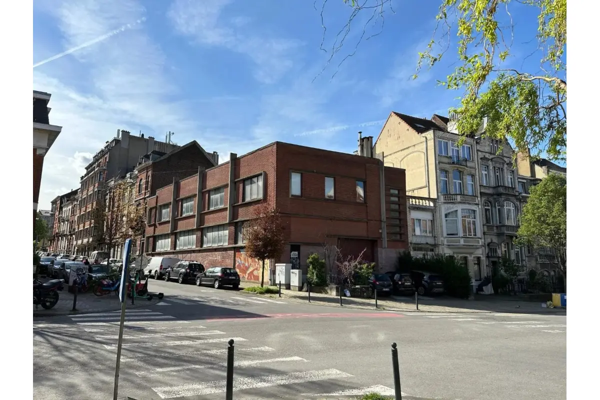 Handelszaak te  koop in Schaarbeek 1030 395000.00€  slaapkamers 120.00m² - Zoekertje 799758