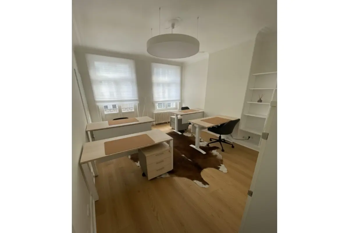 Commerce à louer à Etterbeek 1040 2600.00€  chambres 16.00m² - annonce 799786