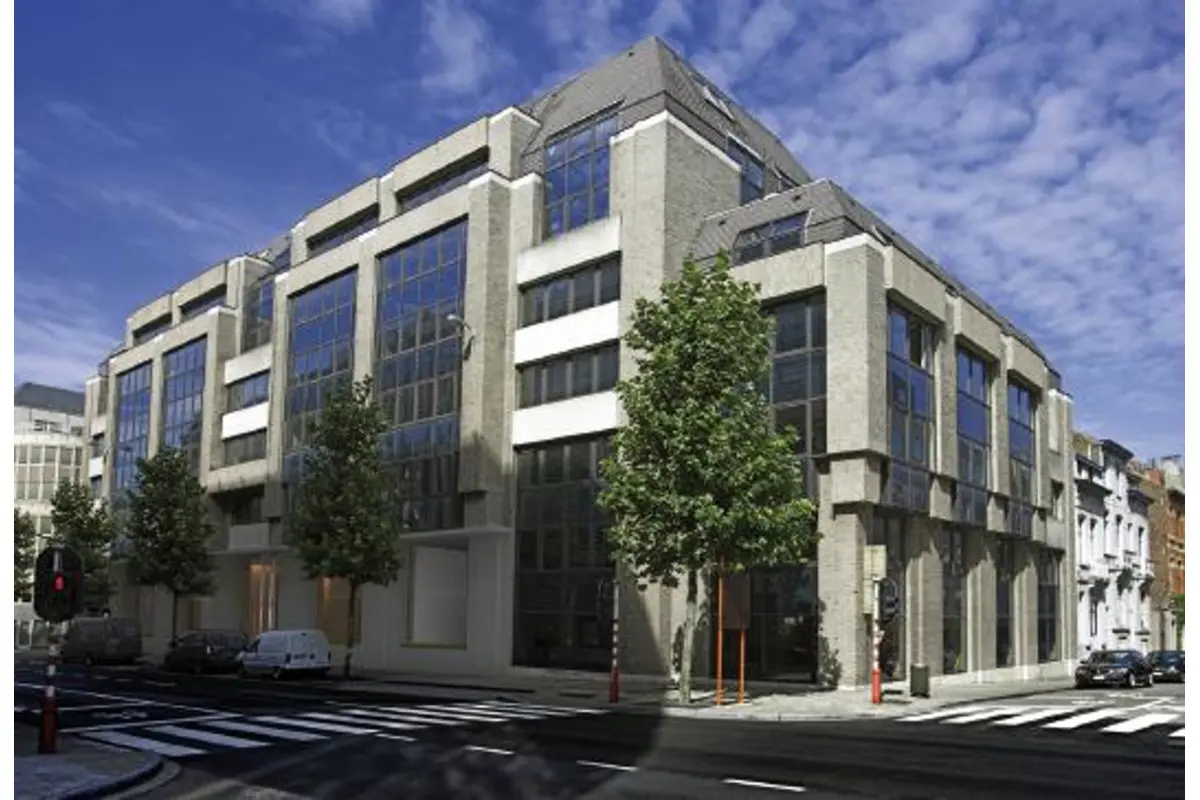 Commerce à louer à Etterbeek 1040 10379.16€  chambres 530.00m² - annonce 801008