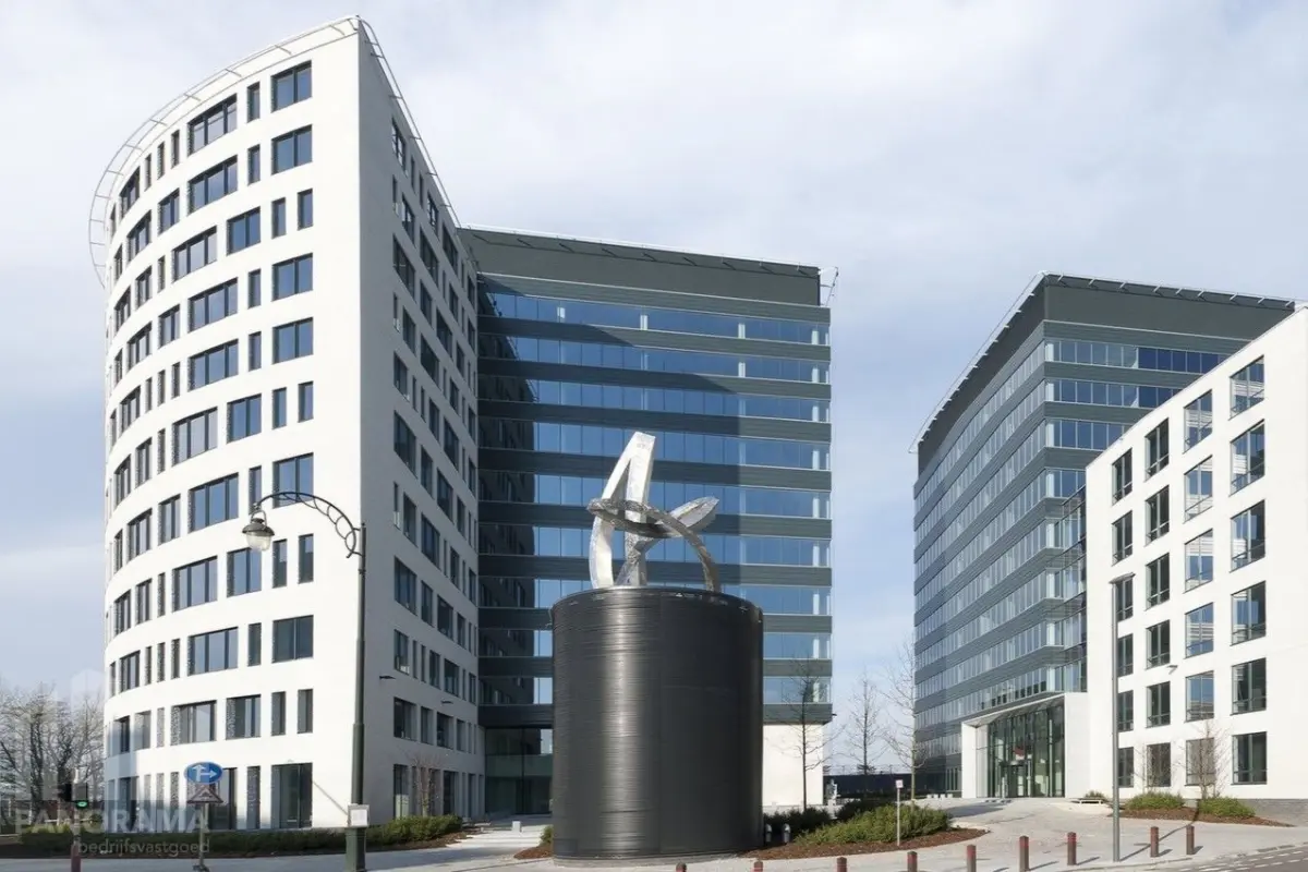 Commerce à louer à Berchem-Sainte-Agathe 1082 71220.00€  chambres 4748.00m² - annonce 802028