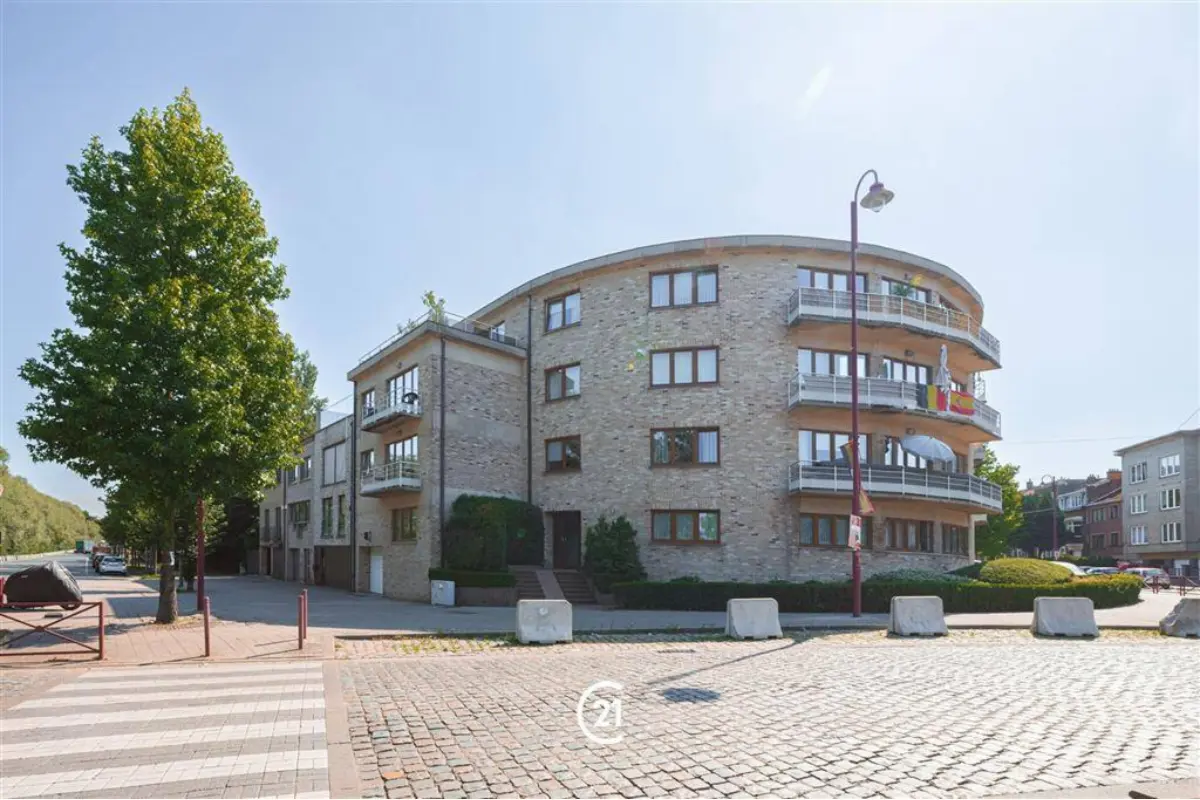 Maison à vendre à Berchem-Sainte-Agathe 1082 3090000.00€ 21 chambres 1253.00m² - annonce 805889