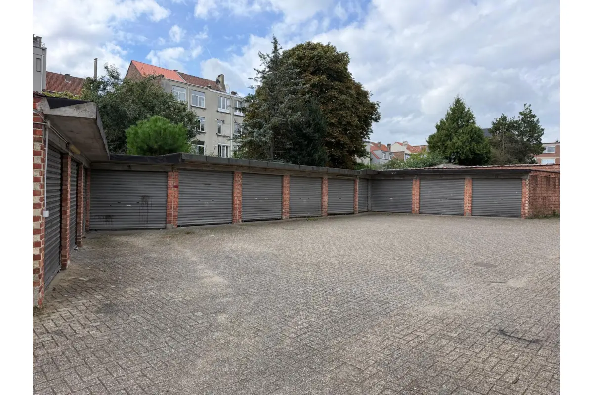 Parking & garage te  koop in Anderlecht 1070 675000.00€  slaapkamers m² - Zoekertje 807285