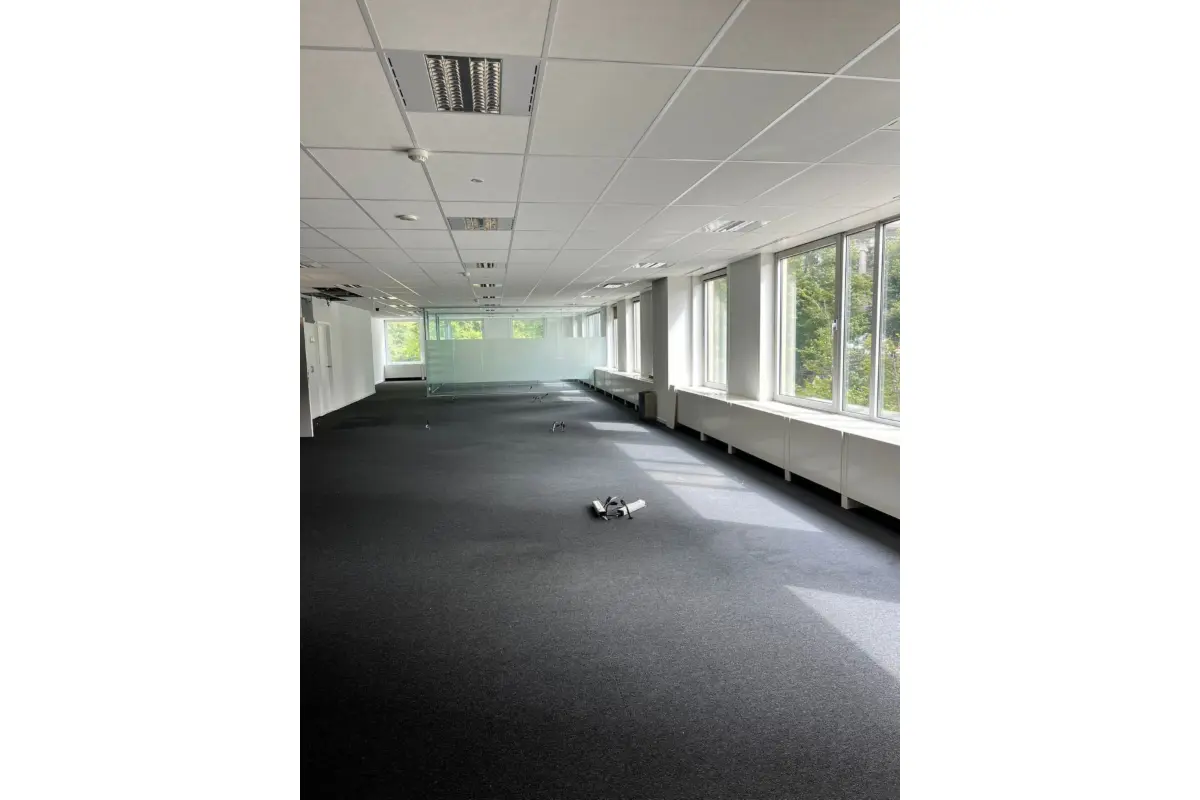 Commerce à louer à Etterbeek 1040 10518.00€  chambres 601.00m² - annonce 809033
