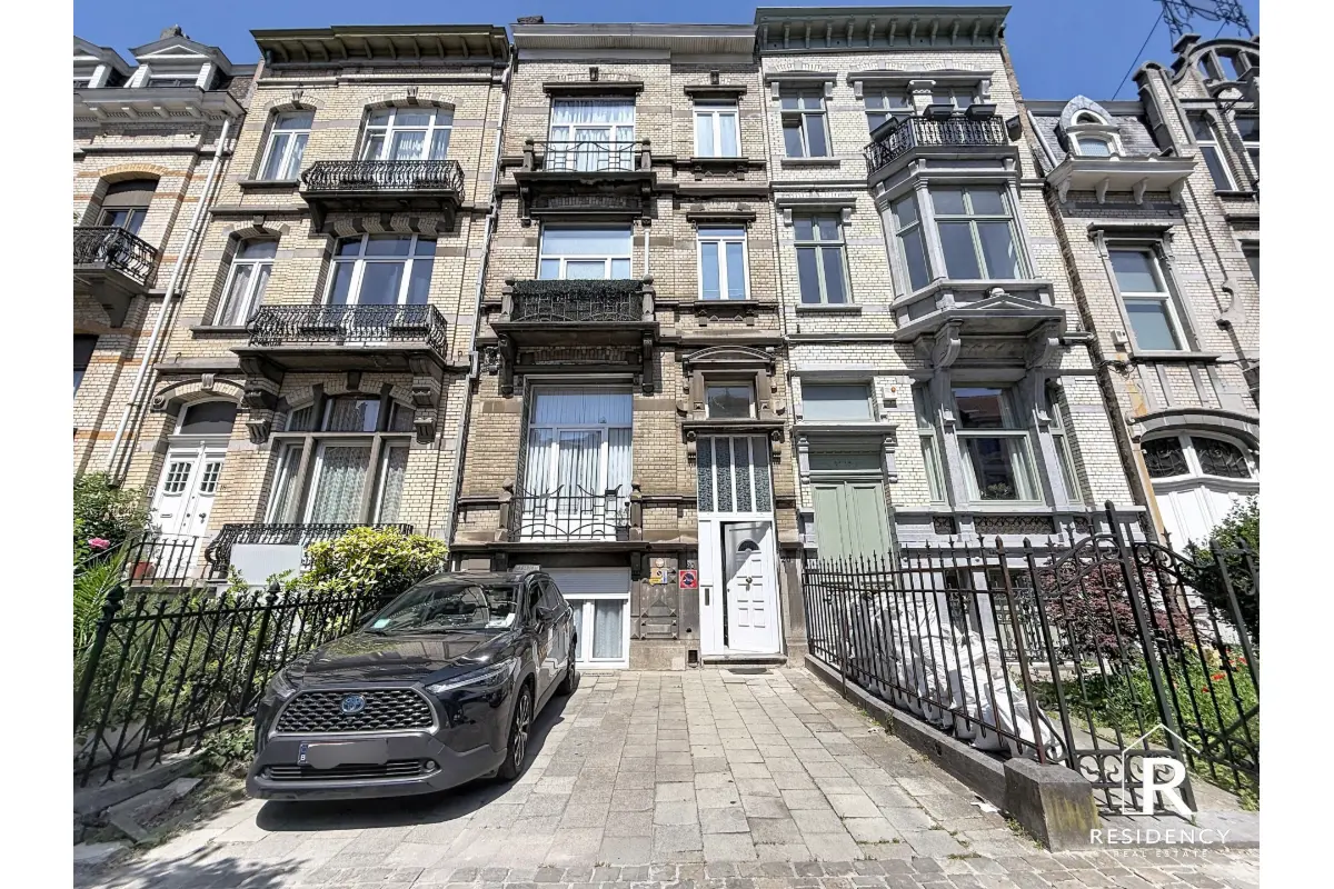 Mixgebouw te  koop in Schaarbeek 1030 695000.00€ 6 slaapkamers 270.00m² - Zoekertje 810005