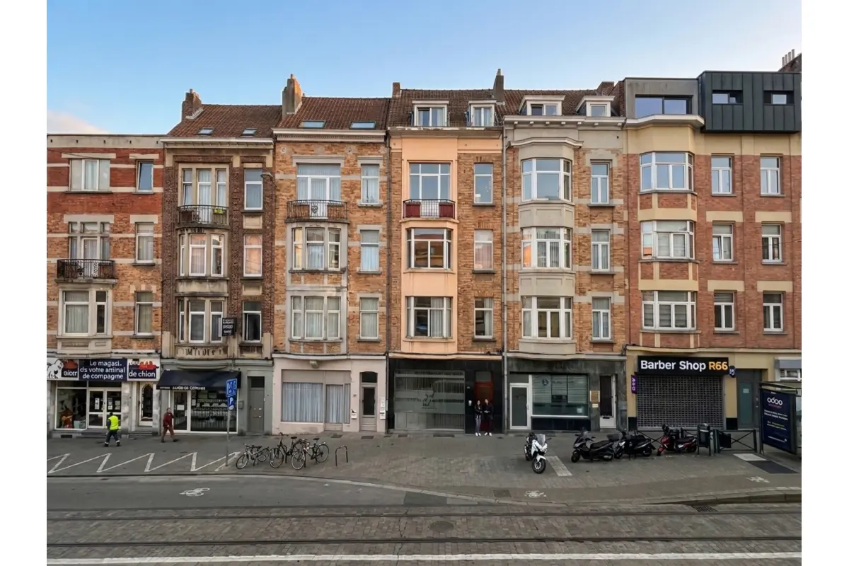 Commerce à louer à Etterbeek 1040 1050.00€  chambres 55.00m² - annonce 811054