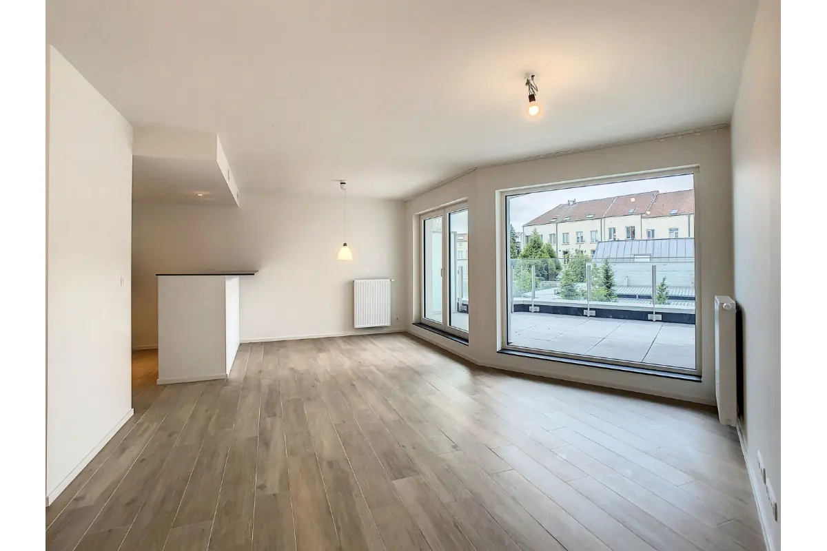Appartement te  huur in Sint-Jans-Molenbeek 1080 2190.00€ 4 slaapkamers 172.10m² - Zoekertje 811397