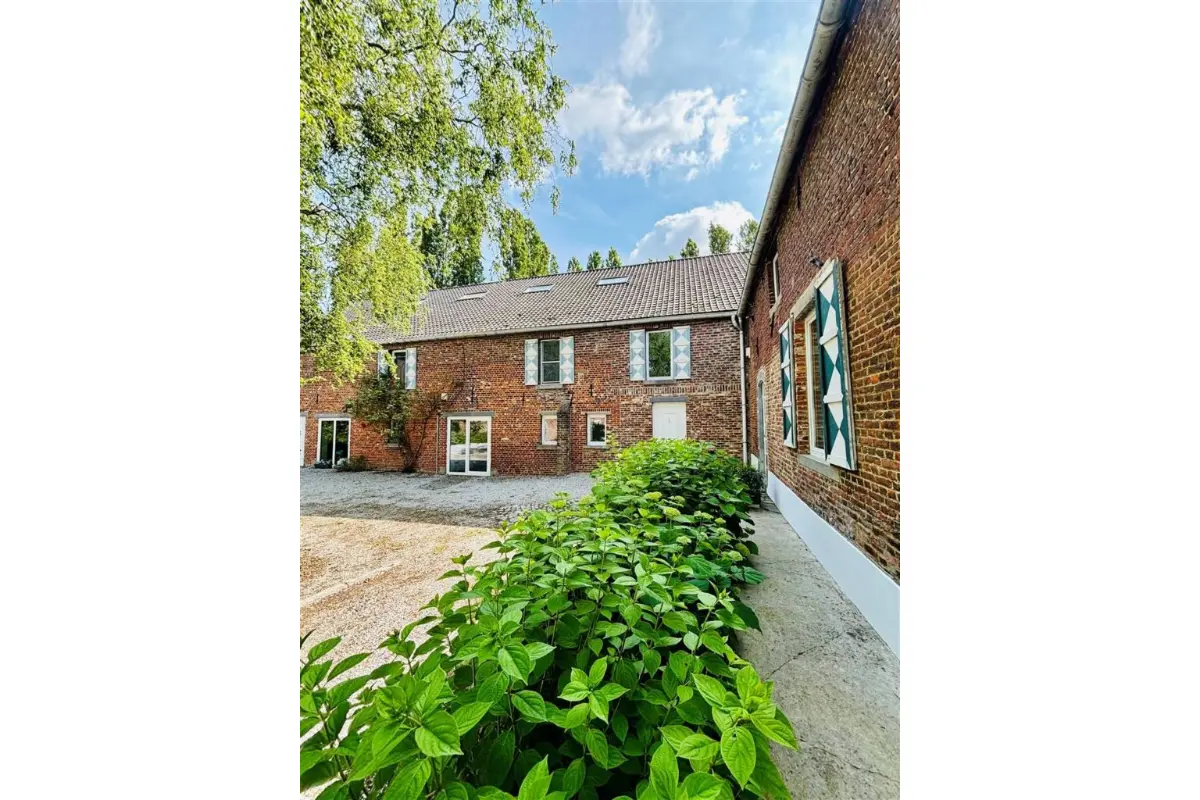 Bungalow à  à Chaussée-Notre-Dame-Louvignies 7063 1650.00€ 3 chambres 300.00m² - annonce 812538