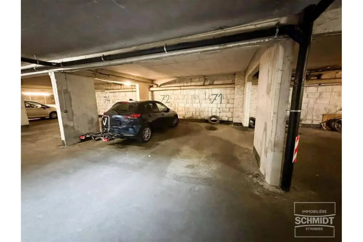 Parking te  huur in Etterbeek 1040 100.00€  slaapkamers m² - Zoekertje 815006
