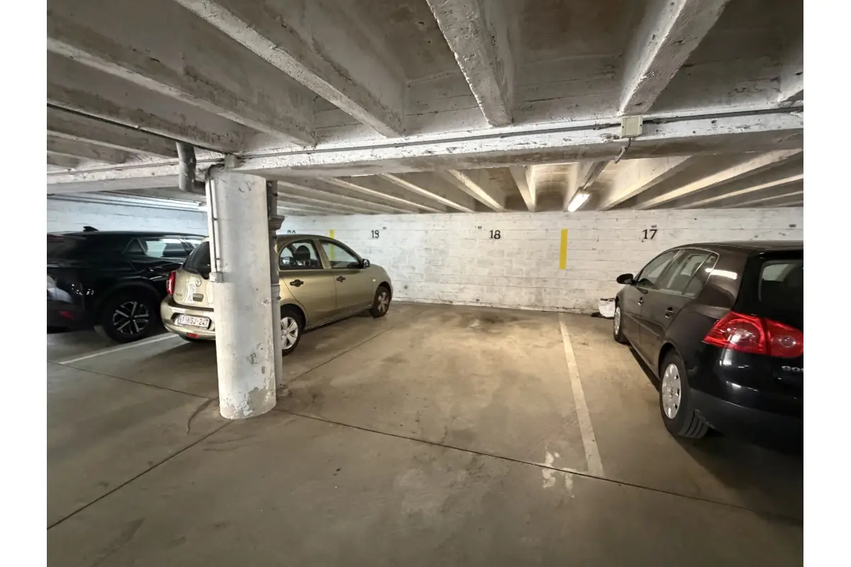 Parking te  koop in Schaarbeek 1030 22000.00€  slaapkamers m² - Zoekertje 815228