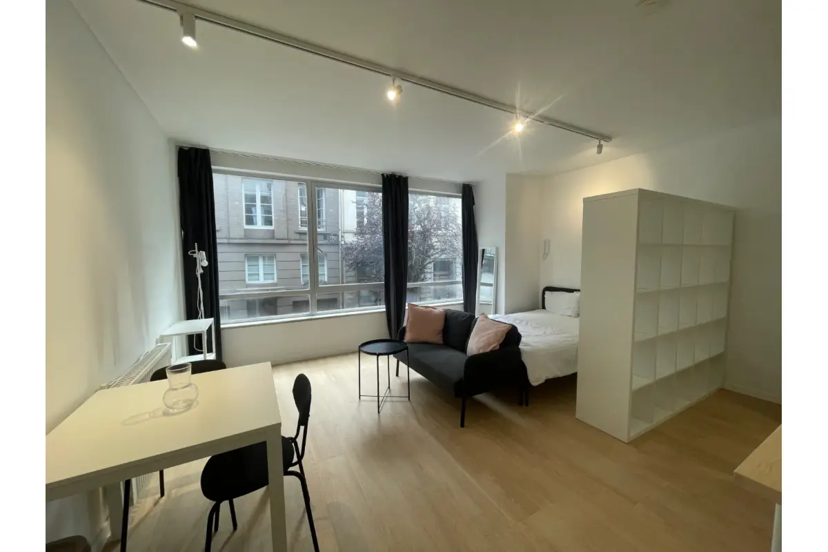 Mixgebouw te  huur in Sint-Gillis 1060 880.00€  slaapkamers m² - Zoekertje 816213