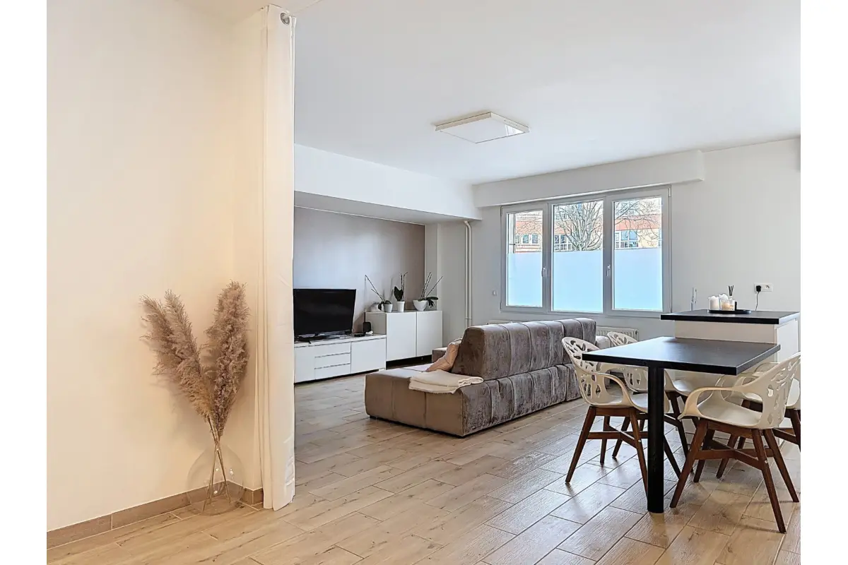 Appartement te  koop in Vorst 1190 279000.00€ 1 slaapkamers 80.00m² - Zoekertje 816956
