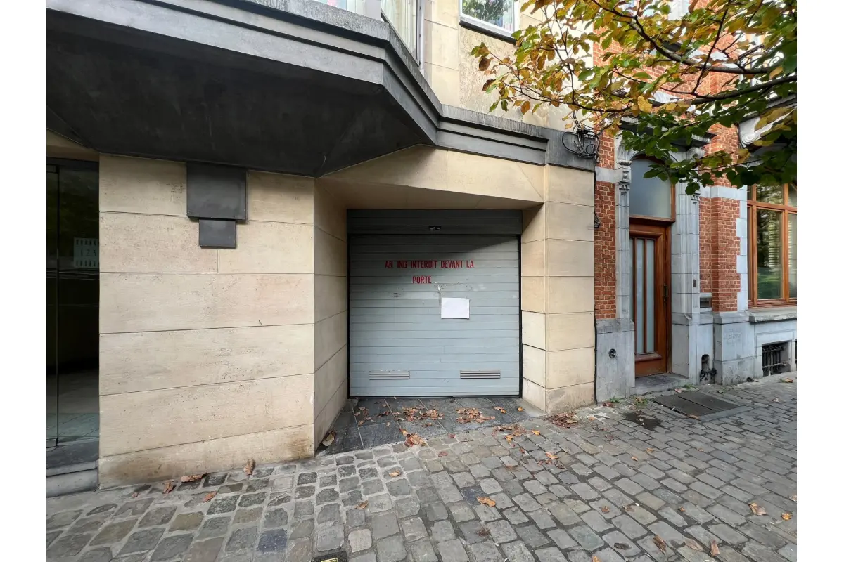 Parking à louer à Ixelles 1050 150.00€  chambres m² - annonce 817627