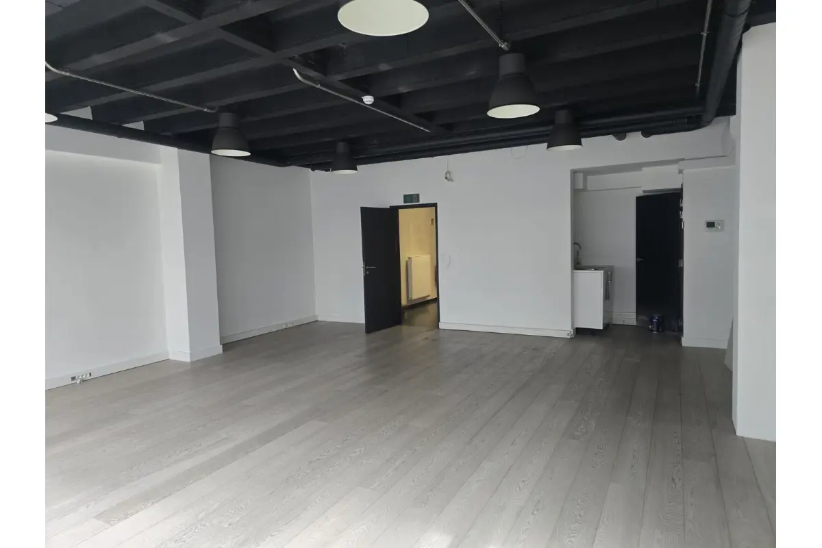 Commerce à  à Etterbeek 1040 750.00€  chambres 60.00m² - annonce 821024
