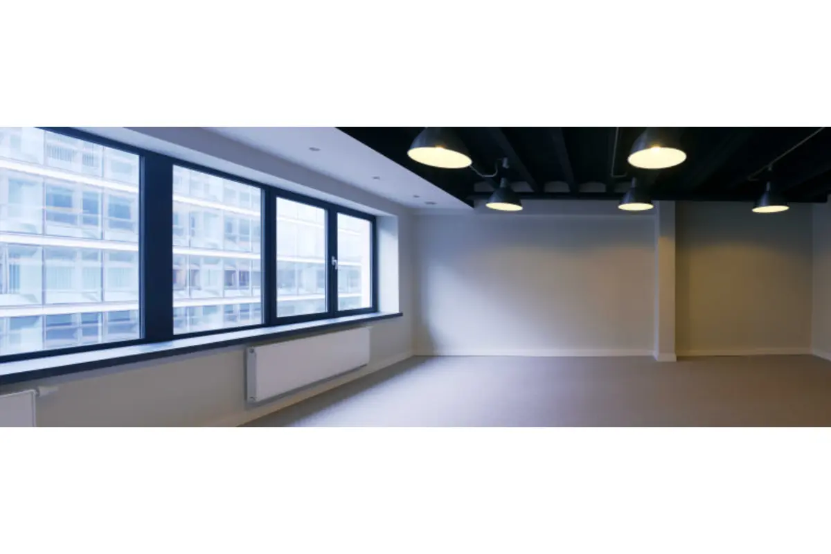 Commerce à  à Etterbeek 1040 950.00€  chambres 120.00m² - annonce 821025