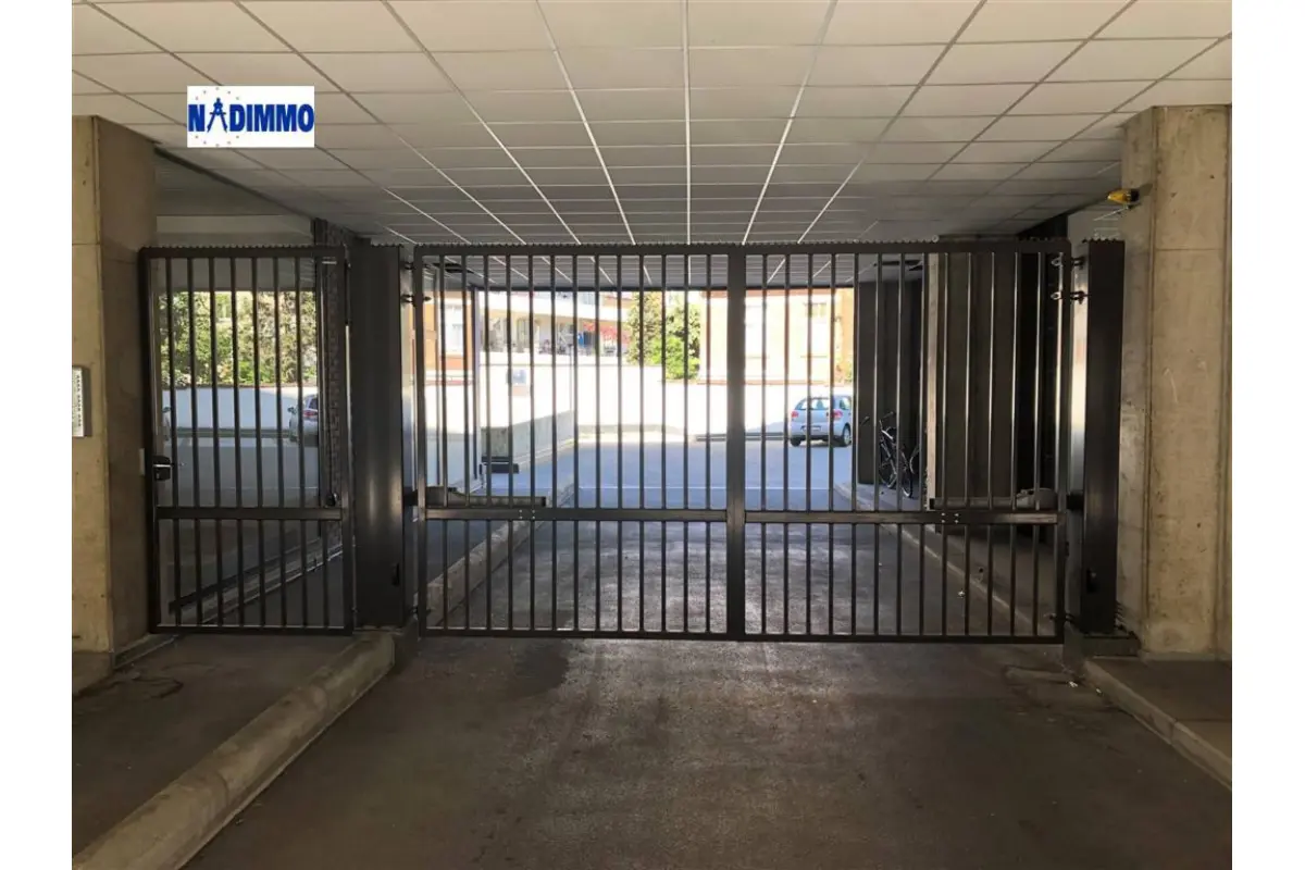 Parking te  huur in Etterbeek 1040 150.00€  slaapkamers m² - Zoekertje 822794