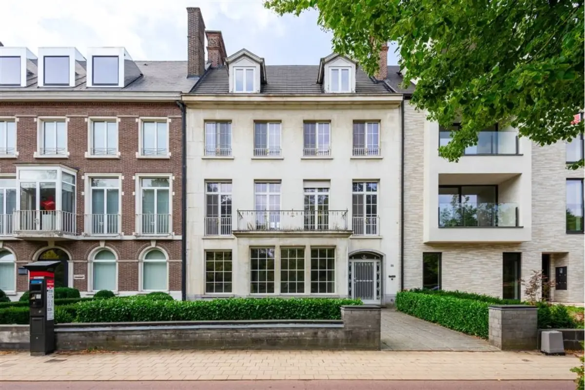 Maison de maître à vendre à Saint-Nicolas 9100 850000.00€ 6 chambres 566.00m² - annonce 824245