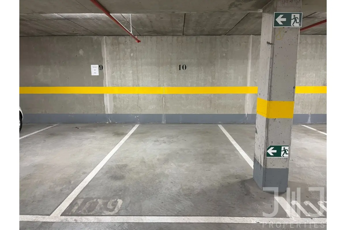 Parking te  huur in Sint-Lambrechts-Woluwe 1200 100.00€  slaapkamers m² - Zoekertje 824476