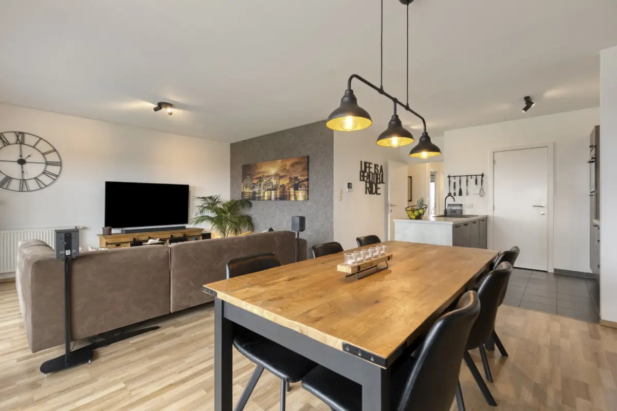 Appartement te  koop in Sint-Jans-Molenbeek 1080 269000.00€ 2 slaapkamers 92.00m² - Zoekertje 824542