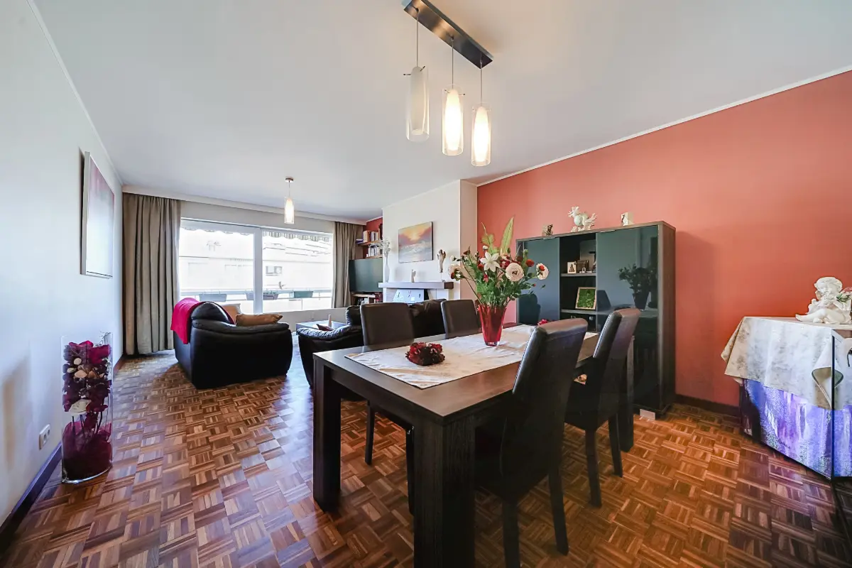 Appartement te  koop in Sint-Jans-Molenbeek 1080 249000.00€ 2 slaapkamers 95.00m² - Zoekertje 825297