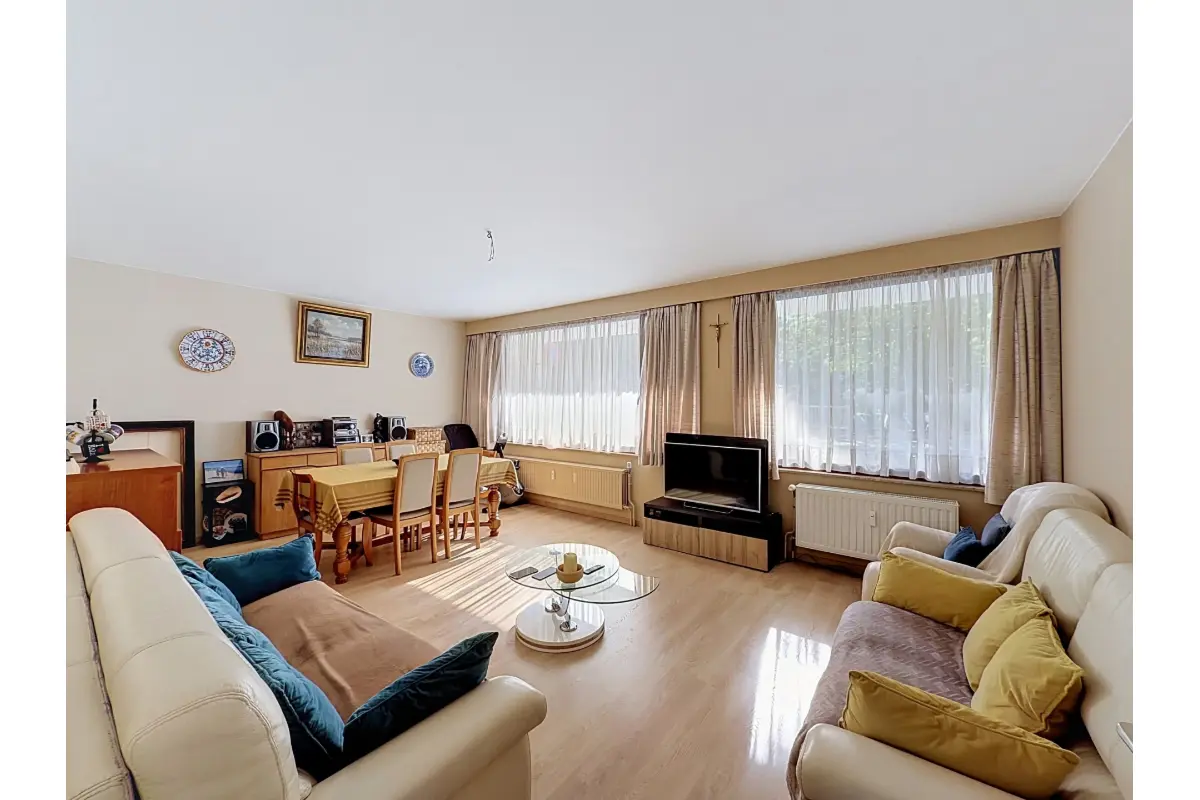 Benedenverdieping te  in Ukkel 1180 299000.00€ 3 slaapkamers 104.00m² - Zoekertje 825830