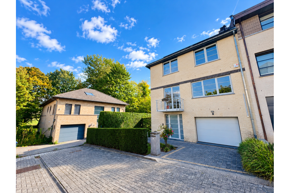 Huis te  huur in Sint-Agatha-Berchem 1082 3850.00€ 7 slaapkamers 376.00m² - Zoekertje 825690