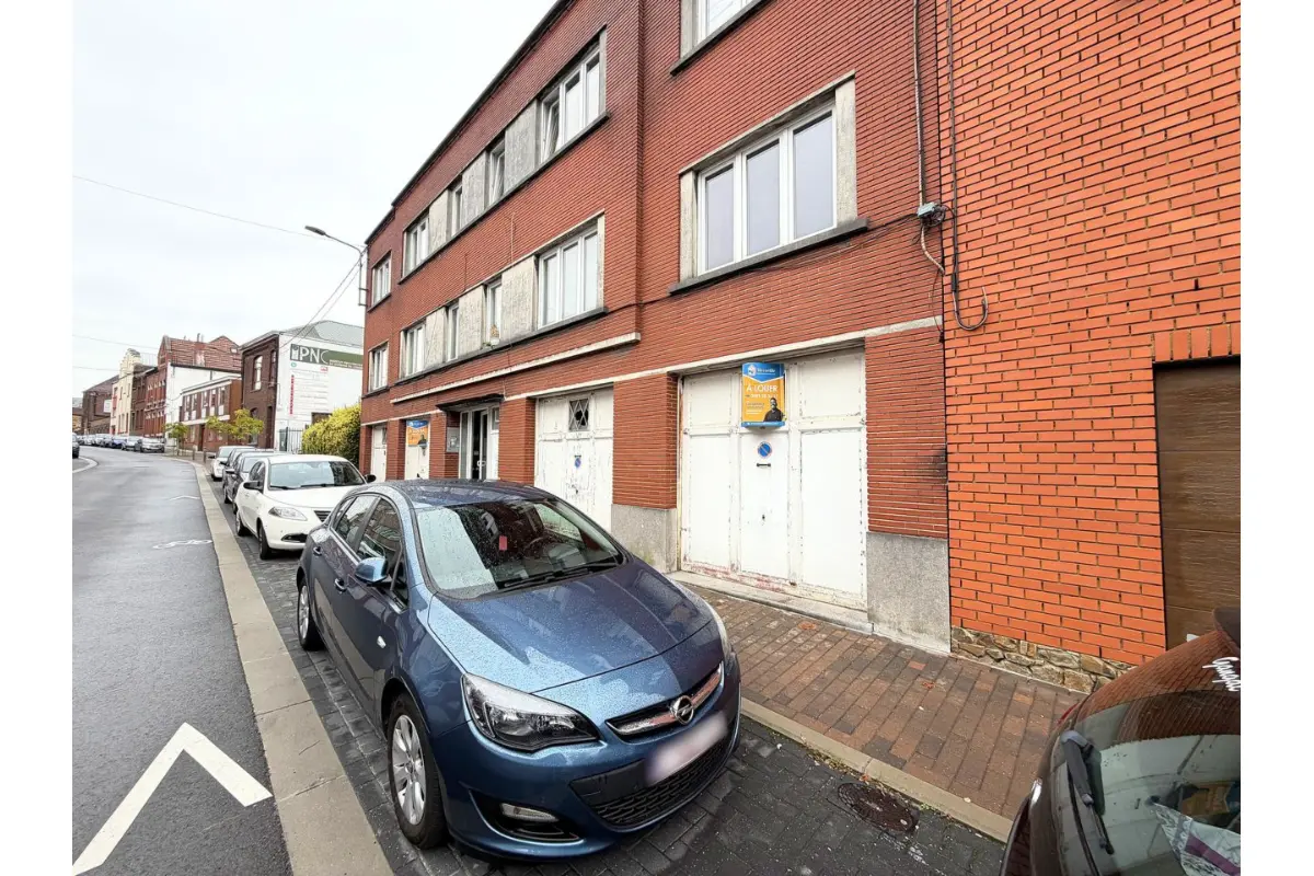 Parking à louer à La Louvière 7100 100.00€  chambres m² - annonce 825758