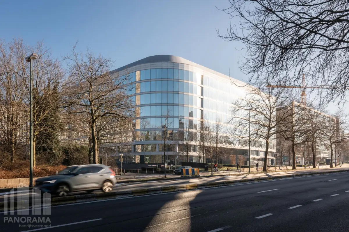 Commerce à louer à Schaerbeek 1030 6738.00€  chambres 599.00m² - annonce 826050