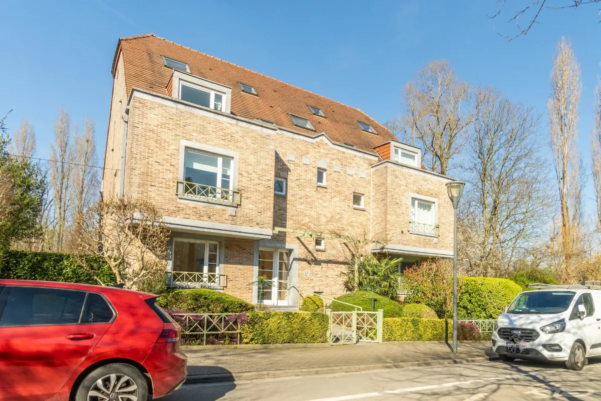 Duplex à vendre à Woluwe-Saint-Lambert 1200 300000.00€ 1 chambres 75.00m² - annonce 826631