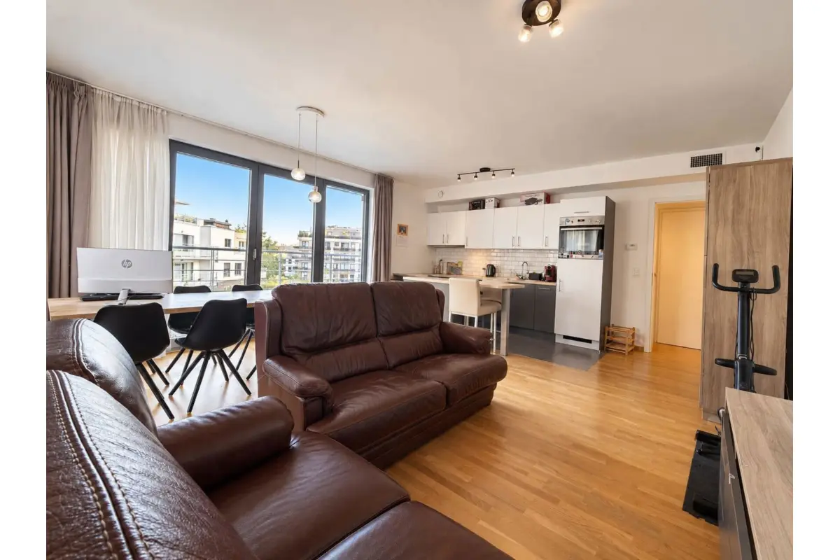 Appartement te  koop in Sint-Jans-Molenbeek 1080 269000.00€ 2 slaapkamers 85.00m² - Zoekertje 827025