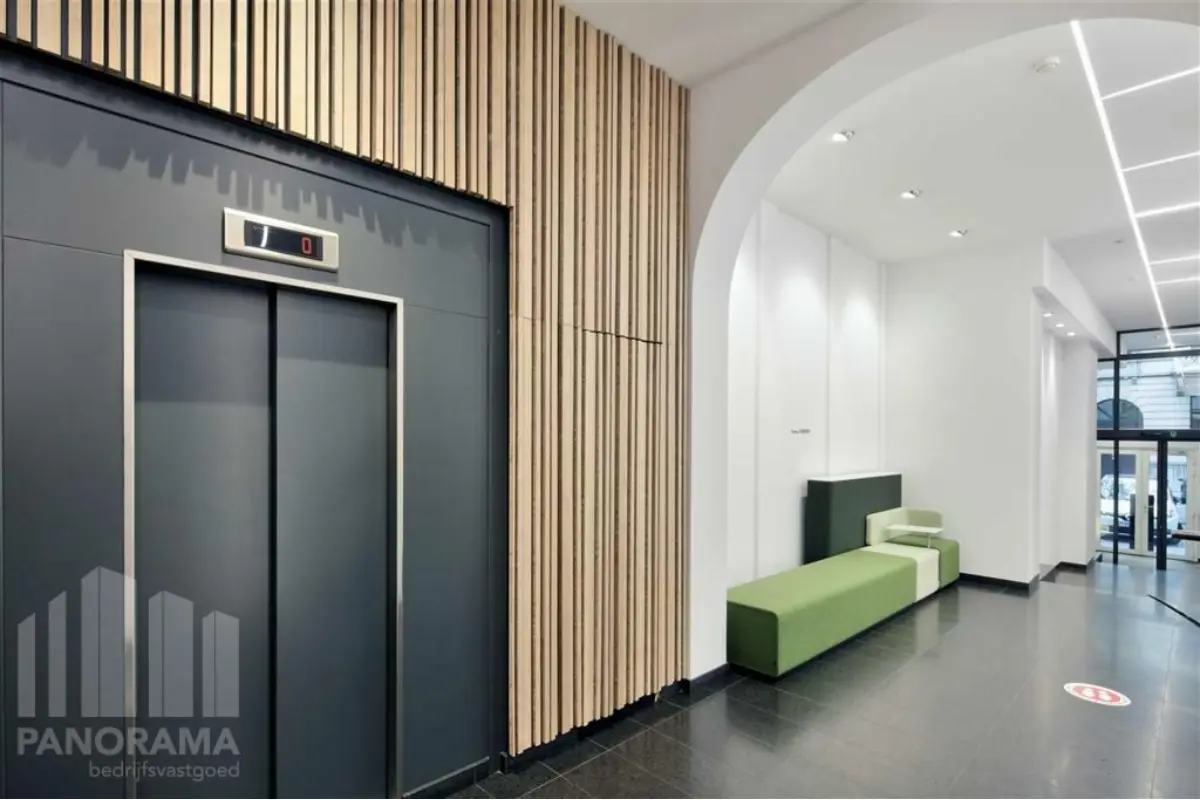Commerce à louer à Etterbeek 1040 6300.00€  chambres 315.00m² - annonce 827587