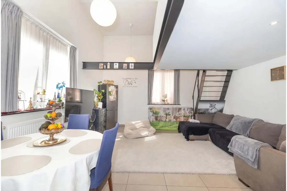 Appartement te  koop in Sint-Jans-Molenbeek 1080 255000.00€ 2 slaapkamers 90.00m² - Zoekertje 827313