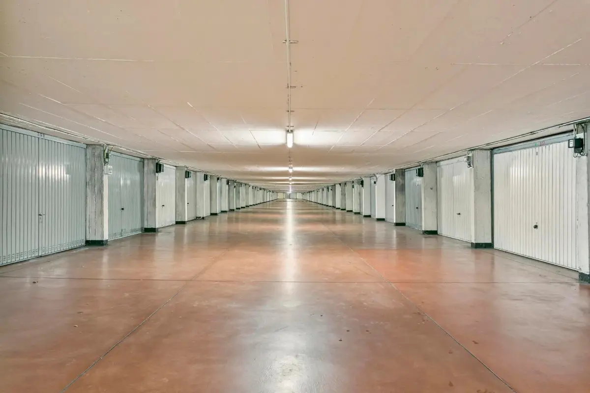 Parking & garage te  koop in Sint-Jans-Molenbeek 1080 49500.00€  slaapkamers m² - Zoekertje 826958