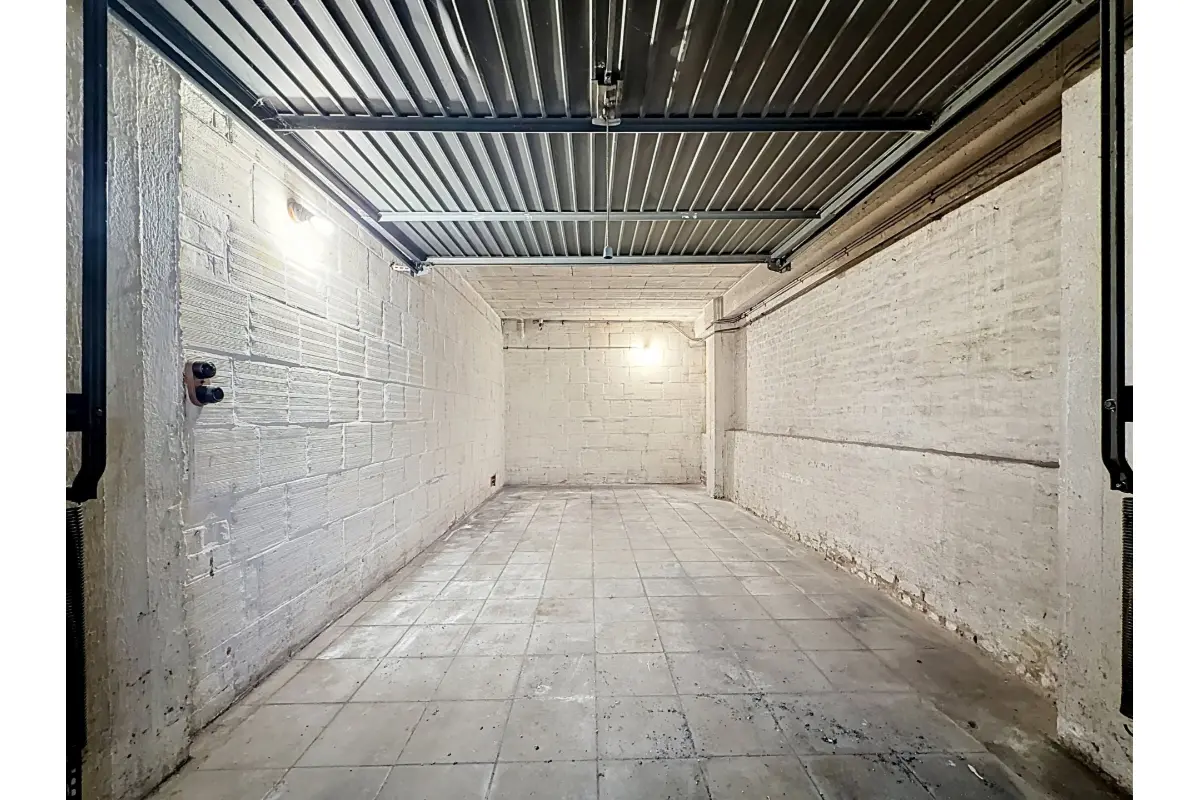 Box te  in Etterbeek 1040 40000.00€  slaapkamers m² - Zoekertje 827255