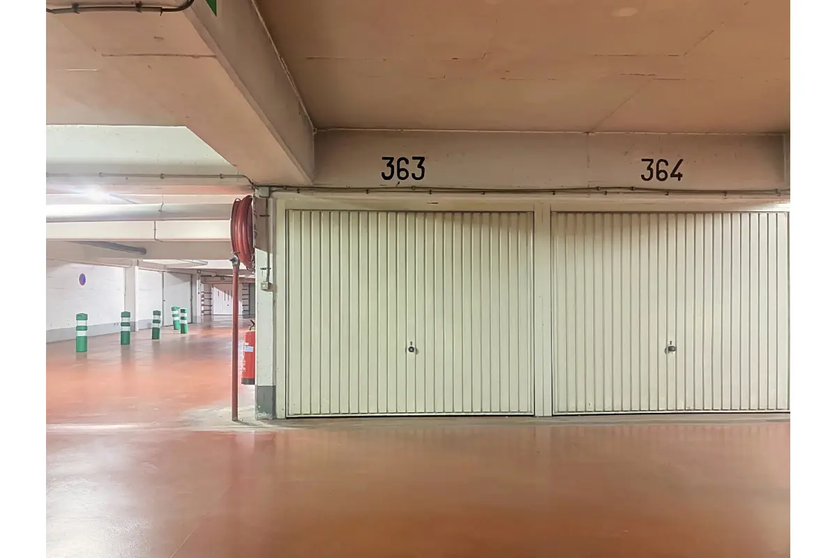 Parking & garage te  koop in Brussel 1000 30000.00€  slaapkamers m² - Zoekertje 827857