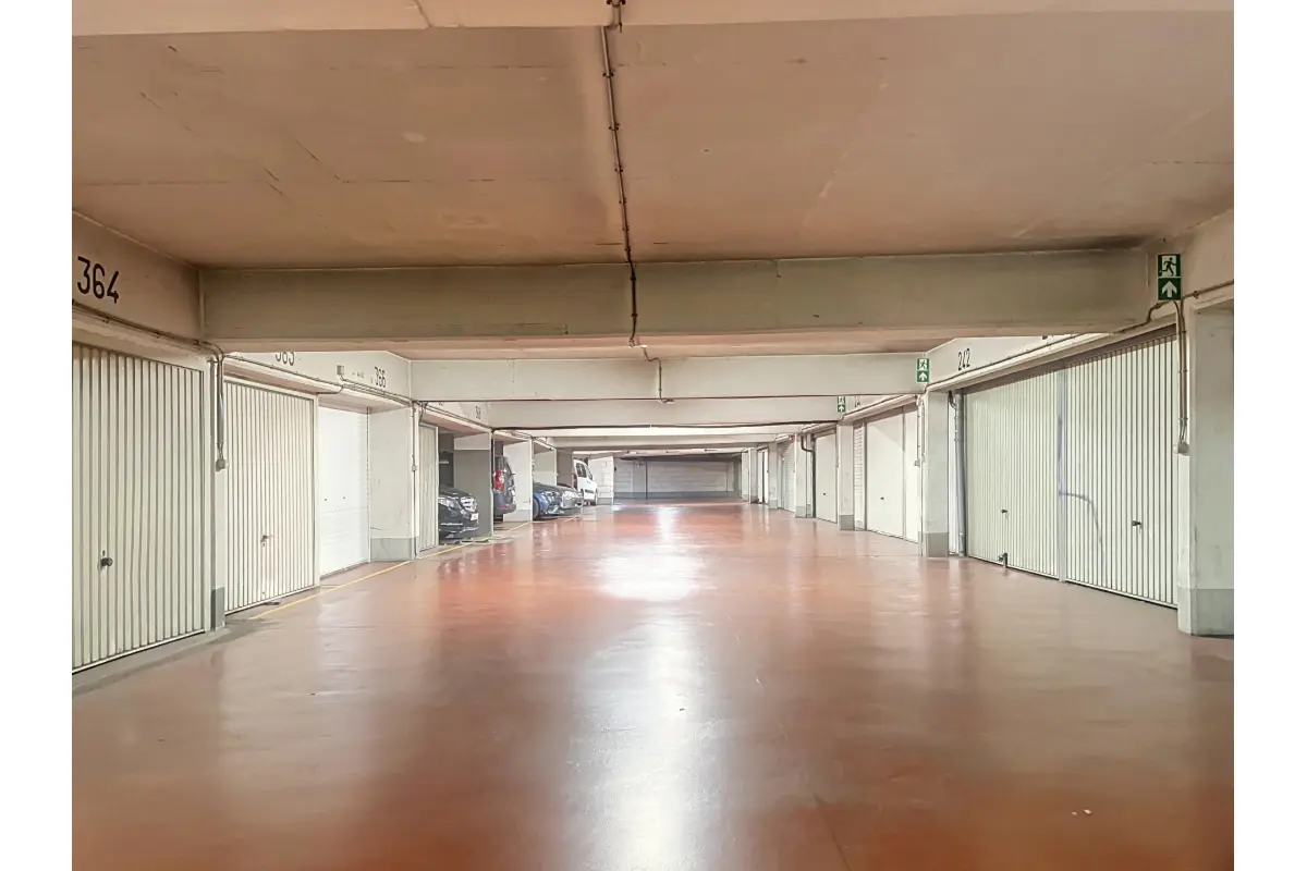 Parking & garage te  koop in Brussel 1000 214000.00€  slaapkamers m² - Zoekertje 827856