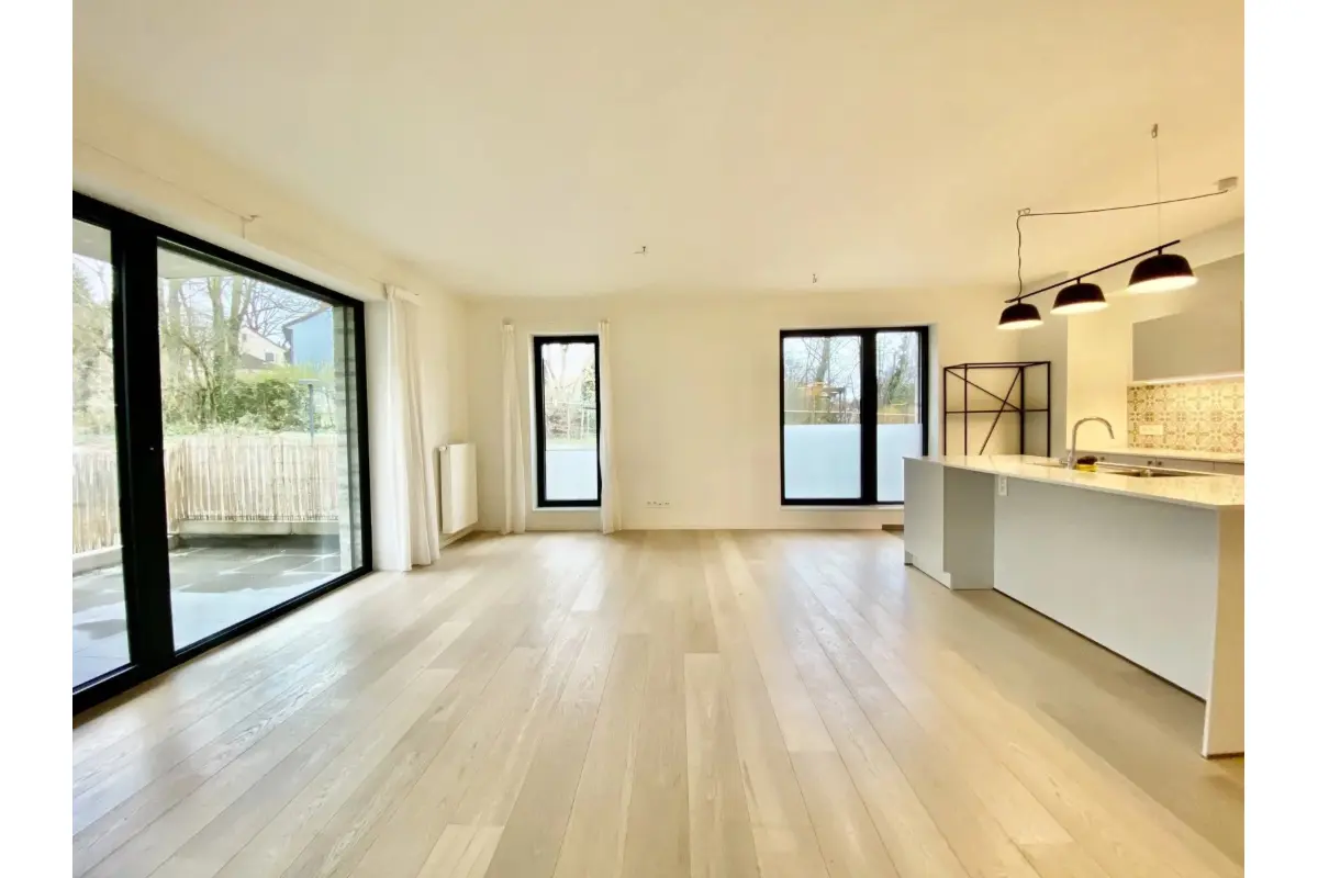 Appartement à  à Woluwe-Saint-Lambert 1200 2300.00€ 3 chambres 127.00m² - annonce 828806