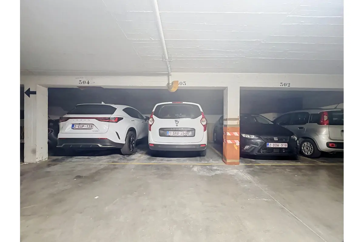 Parking & garage te  koop in Brussel 1000 25000.00€  slaapkamers m² - Zoekertje 827858
