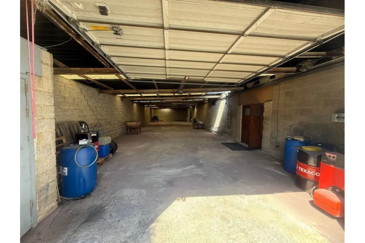 Parking à louer à Gilly 6060 990.00€  chambres m² - annonce 828716