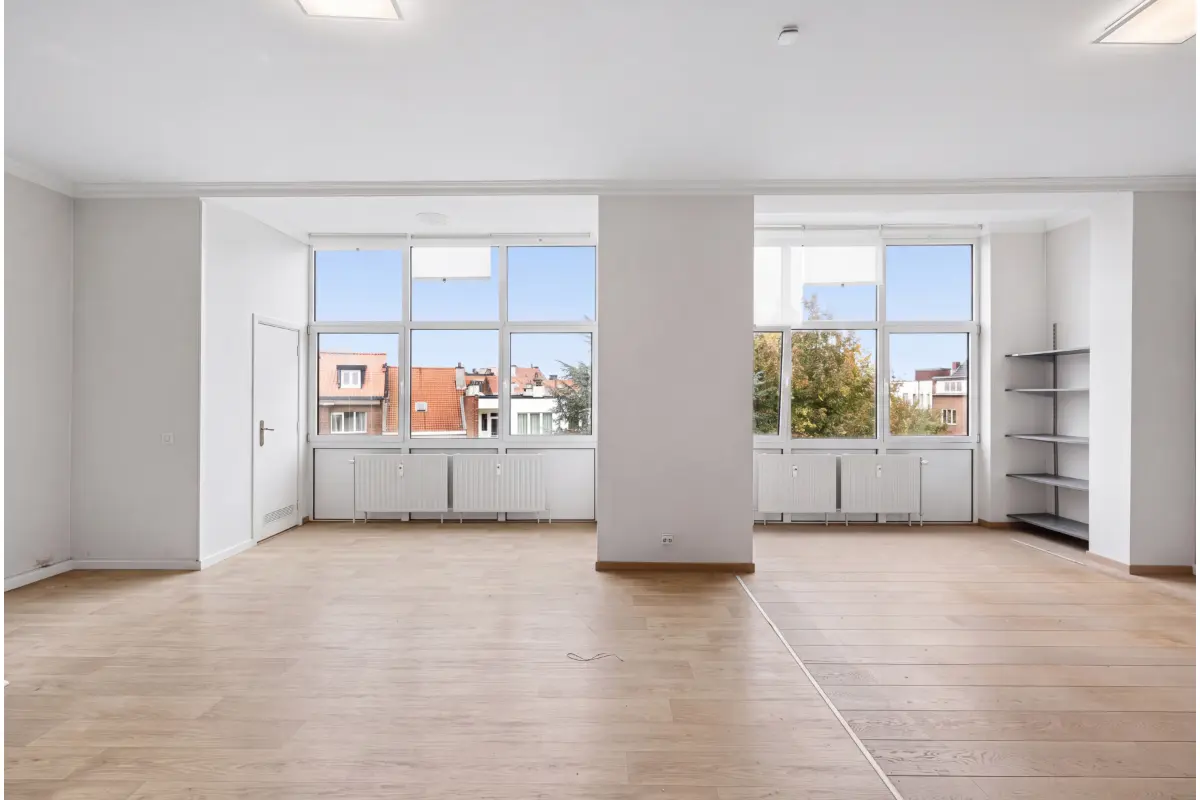Commerce à louer à Woluwe-Saint-Lambert 1200 1850.00€  chambres 135.00m² - annonce 829246