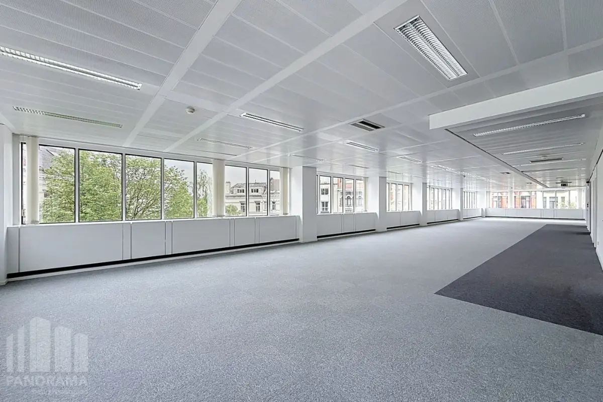 Commerce à louer à Bruxelles 1000 17272.00€  chambres 987.00m² - annonce 830139