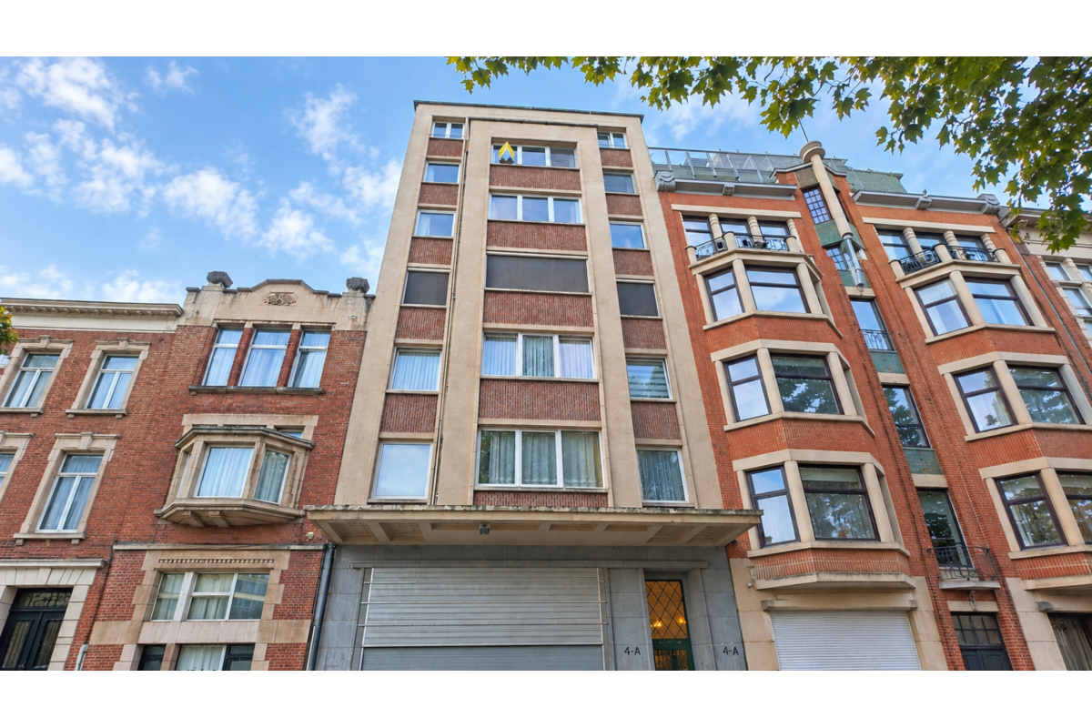 Appartement te  koop in Brussel 1000 214000.00€ 1 slaapkamers 83.00m² - Zoekertje 829865
