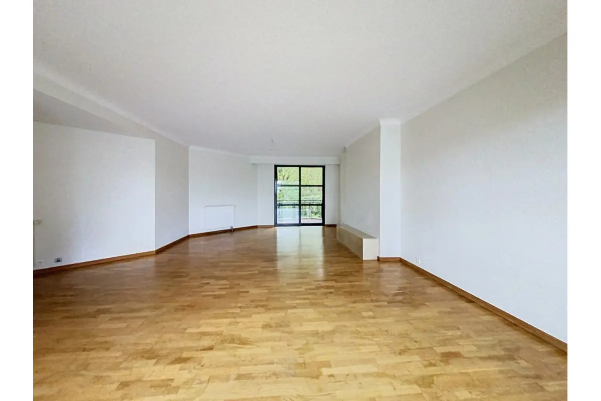 Appartement te  huur in Ukkel 1180 2300.00€ 3 slaapkamers 170.00m² - Zoekertje 830181