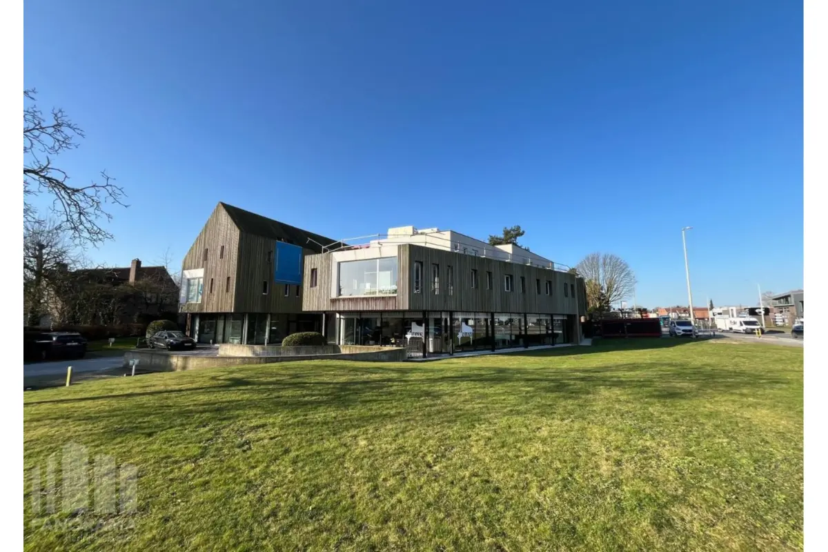 Commerce à louer à Sint-Denijs-Westrem 9051 975.00€  chambres 86.00m² - annonce 830141
